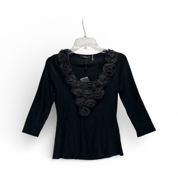 Cyrus Black Rosette Neckline Top Women’s Small NWT 3/4 Sleeve Knit Blouse Floral - Picture 1 of 10